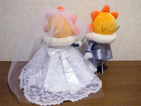 はれるんのウェディングドール(新郎新婦とお揃い衣装/後ろ姿)