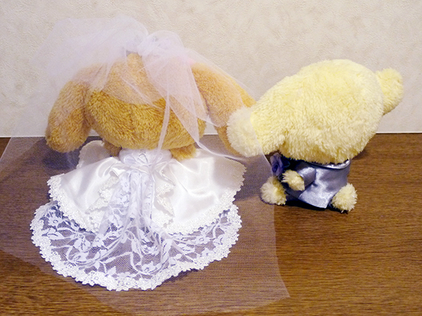 エスプレッソ&モカ(シナモロール)のウェディングドール(新婦とお揃いドレス/後ろ)